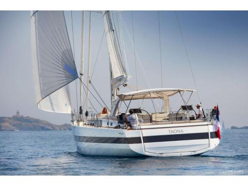 Sailing yacht Oceanis Yacht 62 for charter in Seget