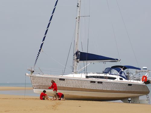 Sailing yacht Ovni 395 for rent in Port Haliguen Quiberon