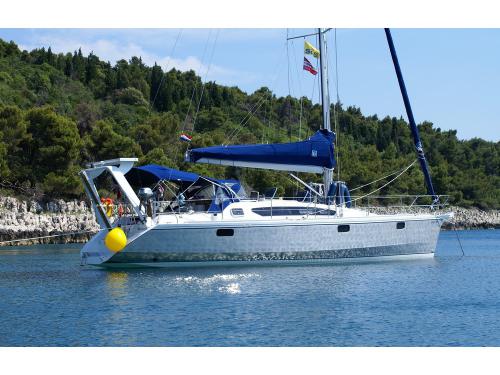 Sailing yacht Ovni 395 for rent in Pula