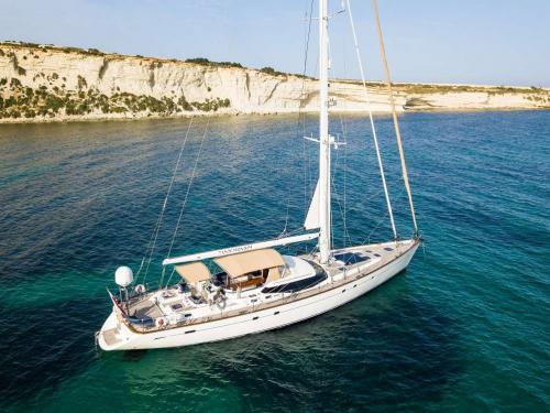 Yacht Oyster 82 chartern in Split