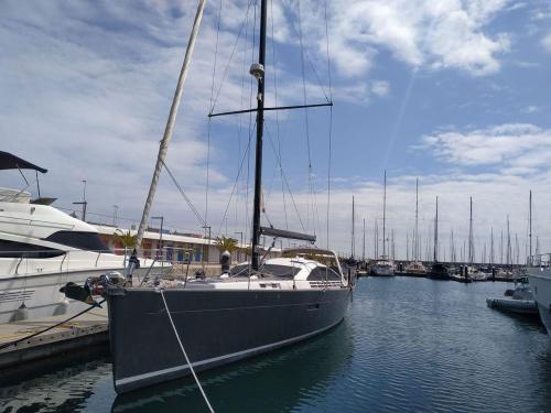 Sailing yacht Pilot Saloon 55 for hire in Kastel Gomilica
