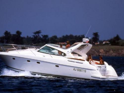 Motorboat Prestige 34 for charter in Cannigione Marina