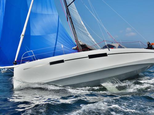 Sailing boat RM 1070 for hire in La Trinite sur Mer