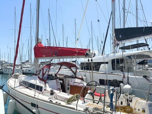 Sailing yacht Salona 35 for charter in Marina Kastela