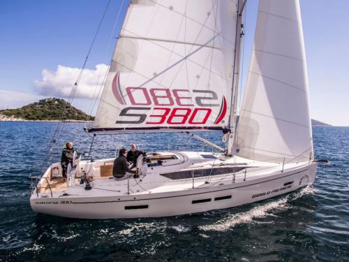 Sailboat Salona 380 for rent in Marina Kastela