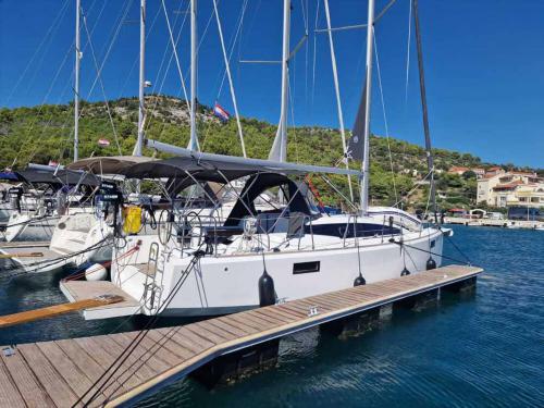 Sailing yacht Scandinavia 35 available for charter in Gouvia Marina
