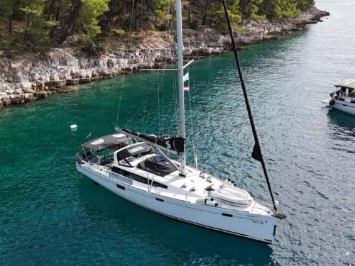 Segelboot Sense 50 chartern in ACI Marina Jezera
