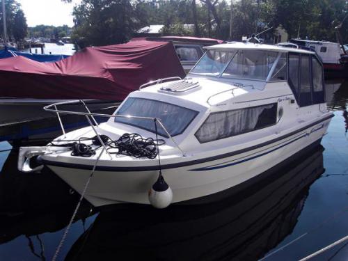 Motor yacht Shetland 4 plus 2 for rent in Marina Bootscenter Keser