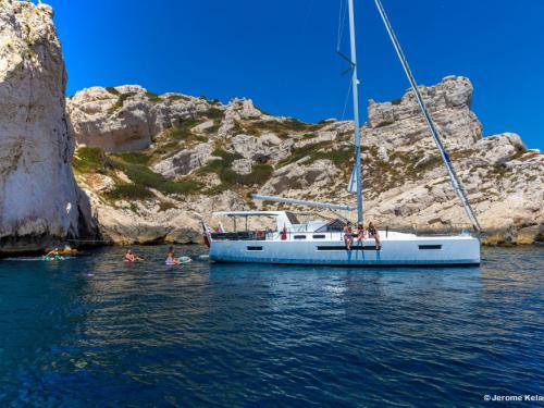 Yacht Sun Loft 47 for hire in Hodges Creek Marina