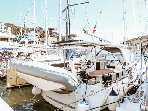 Sailing boat Sun Loft 47 for rent in Marina di Portisco