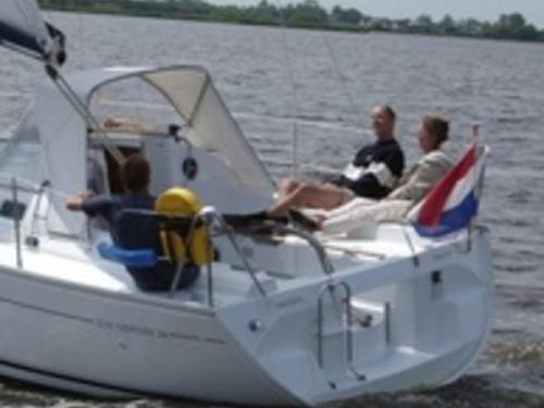 Sailing boat Sun Odyssey 26 available for charter in Terkaple