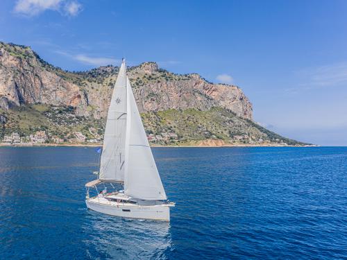 Segelboot Sun Odyssey 319 Yachtcharter in Palermo