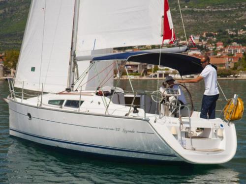 Yacht Sun Odyssey 32i for rent in Perigiali