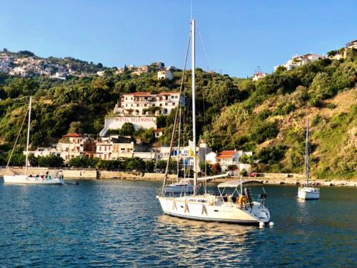 Sailing boat Sun Odyssey 33 available for charter in Volos