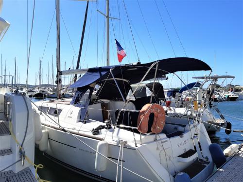 Sailboat Sun Odyssey 33i for charter in Toulon