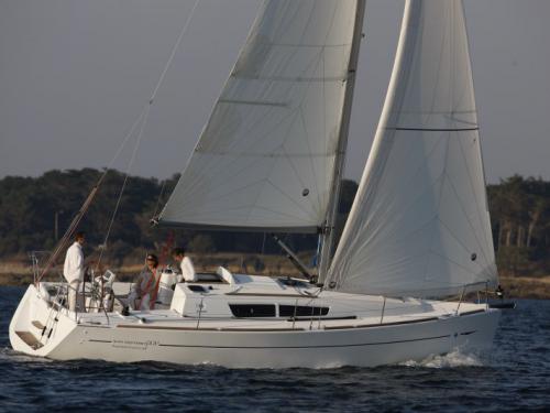 Sailing boat Sun Odyssey 33i for hire in Taalintehdas