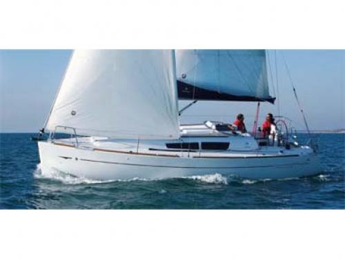 Sailing yacht Sun Odyssey 33i for rent in Marina di Scarlino