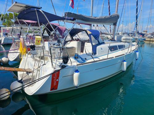 Sailing yacht Sun Odyssey 33i for charter in Izola