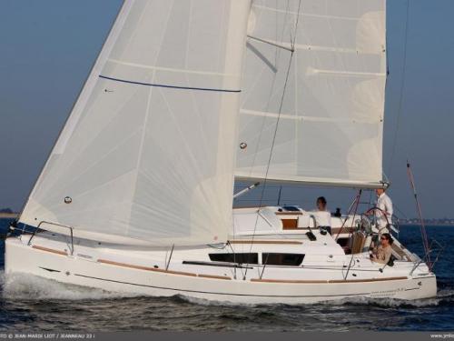 Sailing yacht Sun Odyssey 33i for rent in San Vincenzo