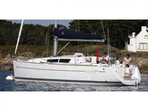 Yacht Sun Odyssey 33i available for charter in Palamos