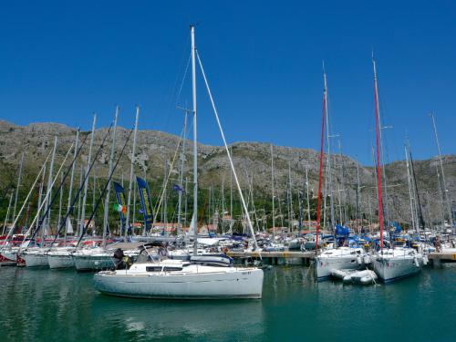 Segelyacht Sun Odyssey 33i chartern in Dubrovnik Segelyacht Sun Odyssey 33i chartern in Dubrovnik