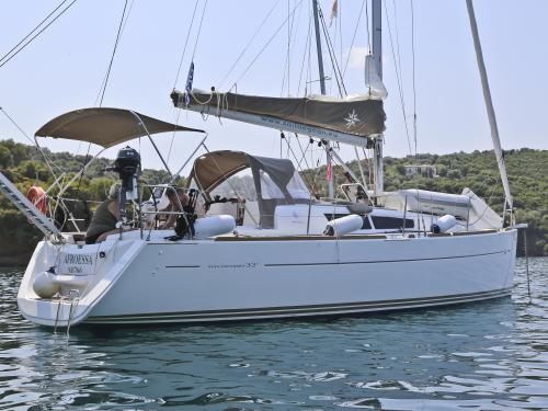 Sailing boat Sun Odyssey 33i available for charter in Glossa