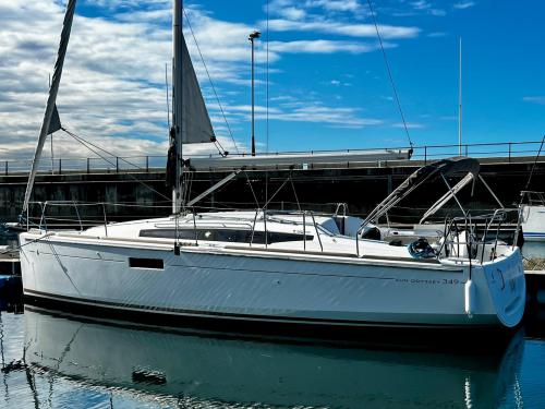 Sailing boat Sun Odyssey 349 for rent in Vigo