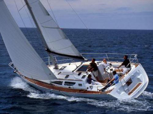 Yacht Sun Odyssey 35 chartern in Marina di Scarlino