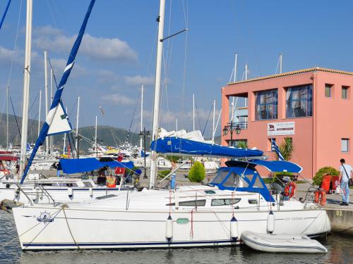 Yacht Sun Odyssey 35 - Sailboat Charter Pirgos Sani