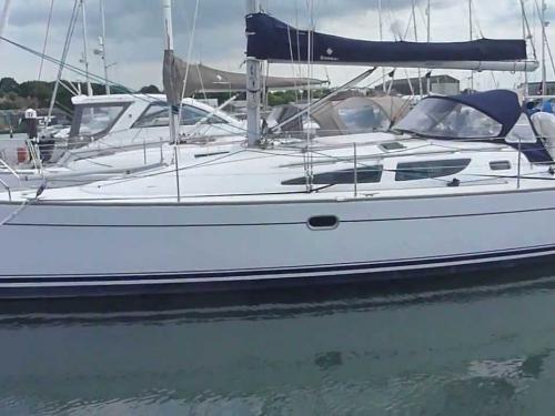 Sailboat Sun Odyssey 35 available for charter in San Vincenzo