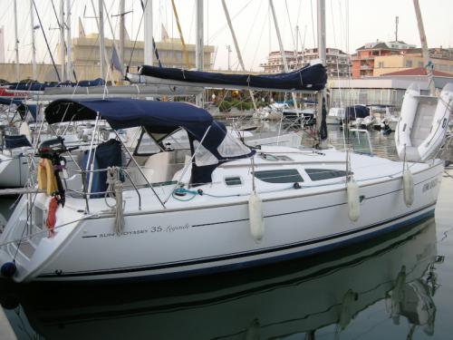Sailing yacht Sun Odyssey 35 for hire in Nettuno