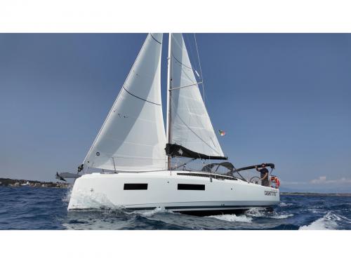 Yacht Sun Odyssey 35 for charter in Nettuno