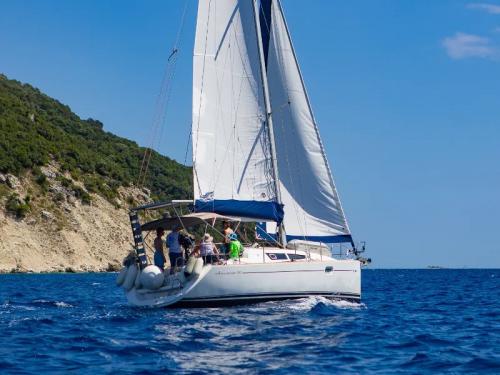 Segelboot Sun Odyssey 36 Yachtcharter in Nikiana Marina