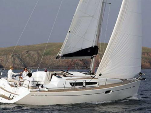 Segelyacht Sun Odyssey 36i Yachtcharter in La Trinite sur Mer Hafen