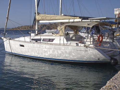 Yacht Sun Odyssey 36i chartern in Pachi