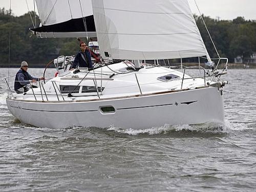 Yacht Sun Odyssey 36i for charter in Marina di San Vincenzo