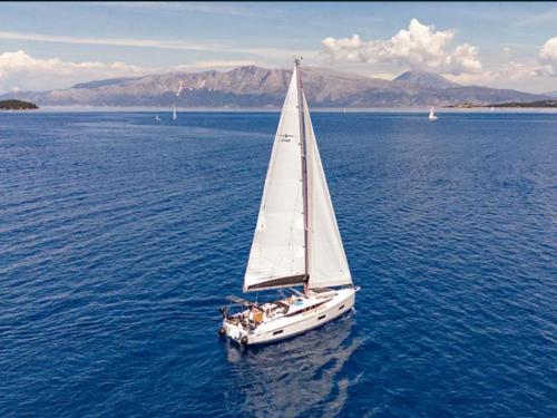 Yacht Sun Odyssey 36i for rent in Lefkas