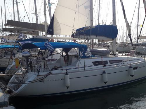 Yacht Sun Odyssey 36i for rent in Alimos Marina Kalamaki