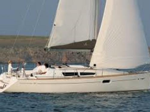 Sailing yacht Sun Odyssey 36i available for charter in Larmor Plage