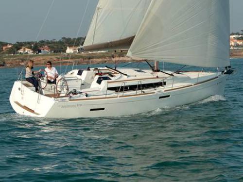Yacht Sun Odyssey 379 for rent in Toulon