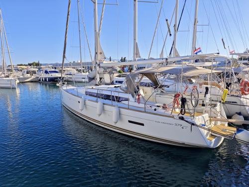 Segelboot Sun Odyssey 379 Yachtcharter in Marina Dalmacija