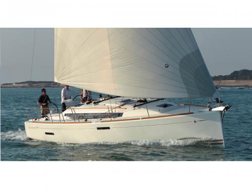 Sailing boat Sun Odyssey 379 for rent in Athens