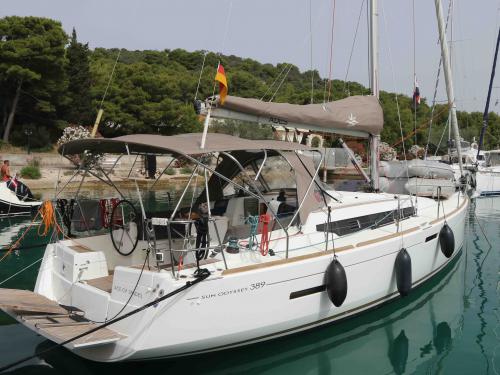 Segelyacht Sun Odyssey 389 chartern in Sukosan Bibinje
