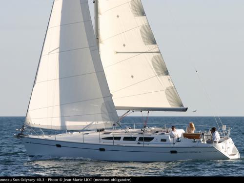 Sailing yacht Sun Odyssey 40 available for charter in Alimos Marina Kalamaki
