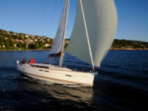 Yacht Sun Odyssey 409 - Sailboat Charter Hyeres