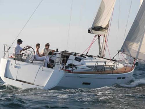 Yacht Sun Odyssey 409 available for charter in Warwick