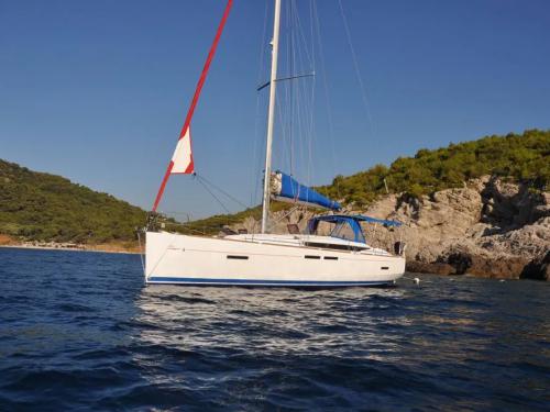 Yacht Sun Odyssey 409 for charter in Ece Saray Marina