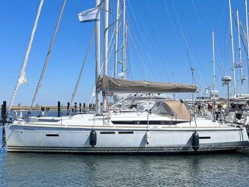 Yacht Sun Odyssey 409 chartern in Heiligenhafen Yachthafen