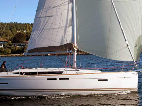 Yacht Sun Odyssey 409 available for charter in Marina di San Vincenzo