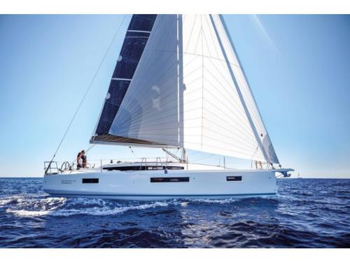 Yacht Sun Odyssey 410 for charter in Lavrio
